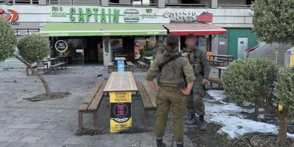 (Multimedia) Avance: Aviones caza israelíes atacan Saná en represalia por ataque de dron hutí en Eilat 15 18 9 1