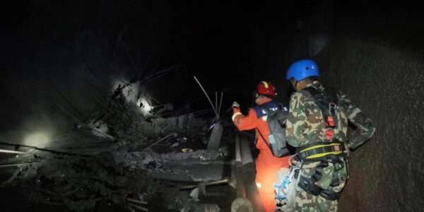 Muertos por avalancha de lodo en Nepal ascienden a 1.118, con 4.858 desaparecidos, según la Policía 15 184 4