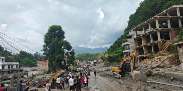 Muertos ascienden a 1.287 y 5.083 personas siguen desaparecidas tras desplazado de tierra en Nepal, según autoridad responsable de gestión de catástrofes 10 195 4