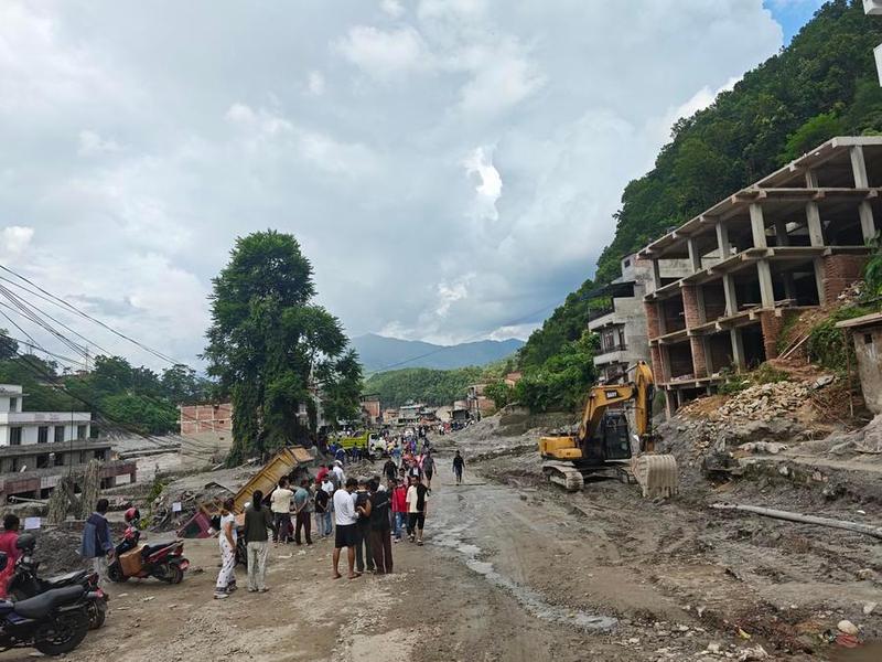 Muertos ascienden a 1.287 y 5.083 personas siguen desaparecidas tras desplazado de tierra en Nepal, según autoridad responsable de gestión de catástrofes 1 195 4
