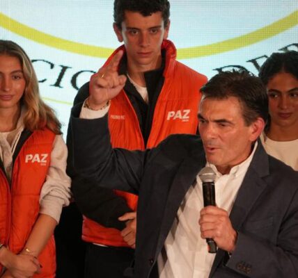 (Multimedia) Presidente electo de Bolivia anuncia fin de "la época de vivir del Estado" 4 2 4 2