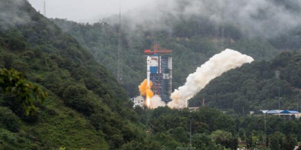 (Multimedia) China lanza con éxito dos nuevos satélites de prueba 12 39 2 1