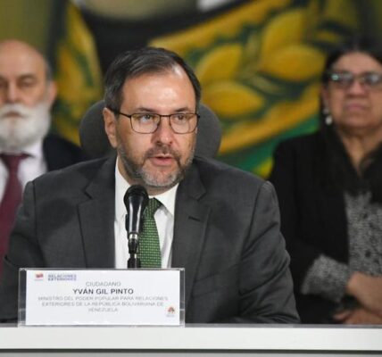 (Multimedia) Canciller venezolano reitera sobre "falsa bandera" de operación de EEUU en el Caribe 3 40 5