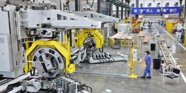 (Multimedia) Sector financiero chino inyecta 170 billones de yuanes para fortalecer economía real durante último quinquenio 13 46 4