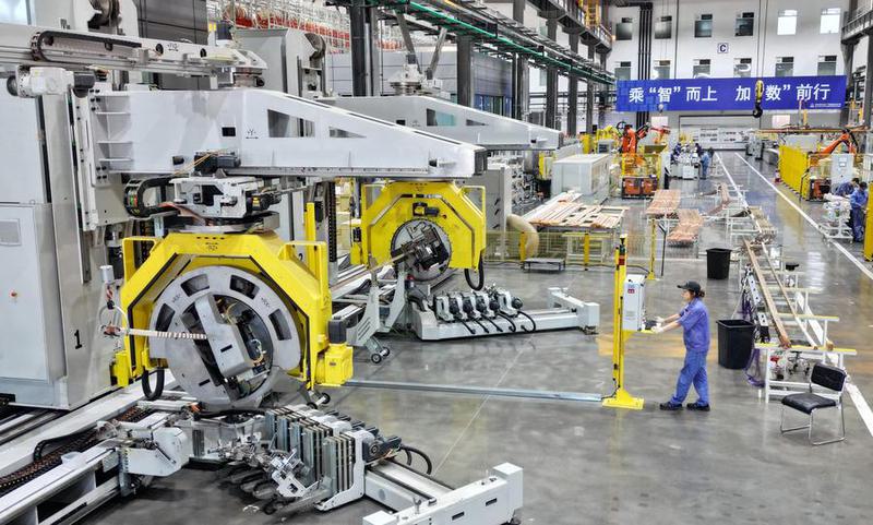 (Multimedia) Sector financiero chino inyecta 170 billones de yuanes para fortalecer economía real durante último quinquenio 2 46 4
