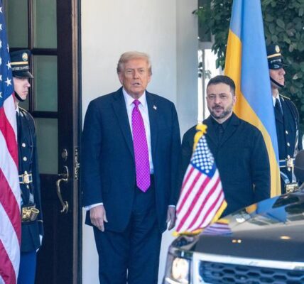 (Multimedia) Negociadores de EE. UU. y Ucrania continúan sus discusiones en Miami 1 8 3 3