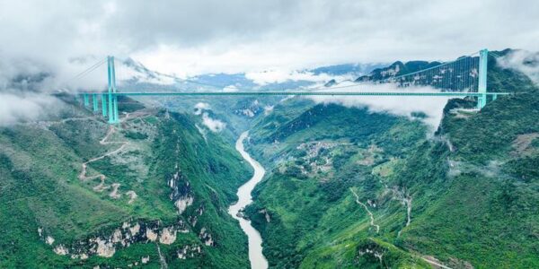 (Multimedia) Avance: Puente más alto del mundo abre al tráfico en provincia suroccidental china de Guizhou 14 23 6