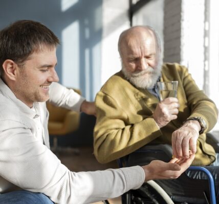 viejo paciente que sufre de parkinson