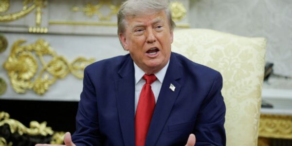 Trump frena el arancel del 20% a embarcaciones que cruzan el estrecho de Ormuz 12 f960x540 153086 227161 481