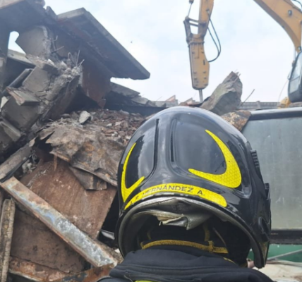 Derrumbe en Escandón: 15 trabajadores ilesos y un motociclista policontundido en la Miguel Hidalgo 2 2026 08 11t130336 669 13 1000x428