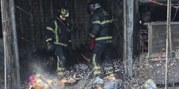 Incendio en puestos semifijos causa alarma cerca del Metro Santa Marta 14 2026 08 12t171646 048 13 1000x428