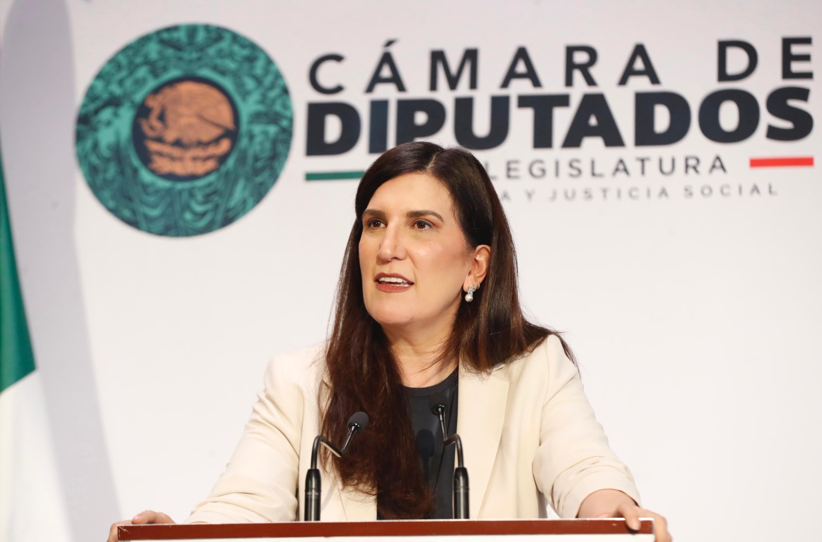 Kenia López llama a defender la libertad de expresión participando en consulta sobre audiencias 1 2026 08 03 03 14 59pm