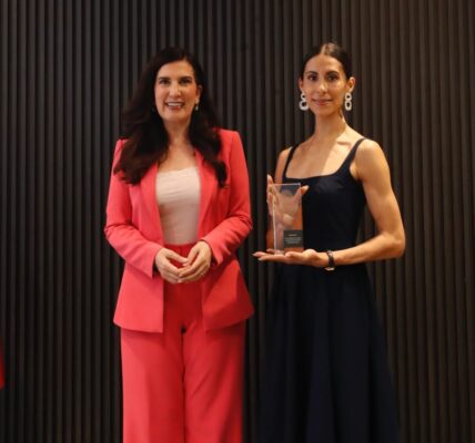 Diputada Kenia López Rabadán entrega reconocimiento a la bailarina de ballet Elisa Carrillo Cabrera 1 2026 08 20 11 10 16am