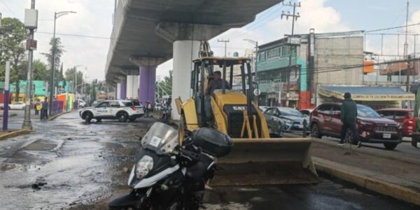 Se forma socavón en Tláhuac tras mega fuga y varias colonias no tienen servicio de agua 11 afectacion avenida tnahuac fuga agua socavon 13 1000x428