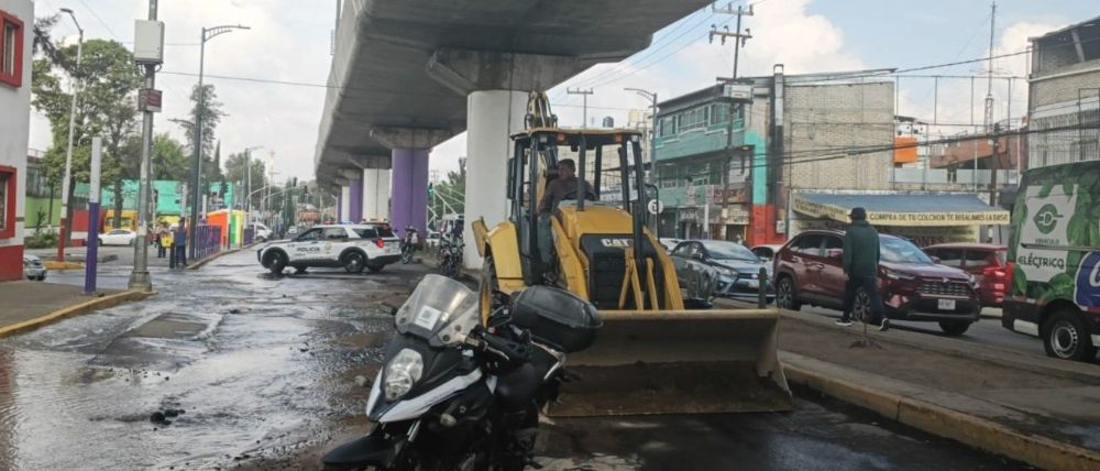 Se forma socavón en Tláhuac tras mega fuga y varias colonias no tienen servicio de agua 1 afectacion avenida tnahuac fuga agua