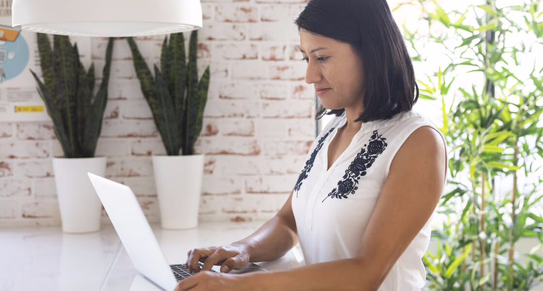 ¿Qué buscan las mujeres en un trabajo? 38% prioriza su bienestar y familia 1 mail 4