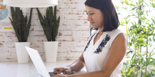 ¿Qué buscan las mujeres en un trabajo? 38% prioriza su bienestar y familia 14 mail 4