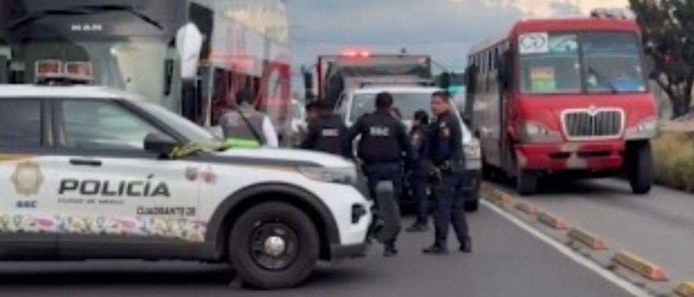 Muere motociclista en Agrícola Pantitlán tras chocar con bolardos y ser arrollado por un autobús 1 muere motociclista agricola