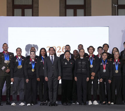 Premio al esfuerzo: Sheinbaum anuncia aumento de becas tras resultados históricos en Santo Domingo 2026 2 post 2026 08 12 Conferencia de prensa matutina Palacio Nacional 22 HC