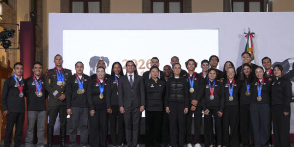 Premio al esfuerzo: Sheinbaum anuncia aumento de becas tras resultados históricos en Santo Domingo 2026 12 post 2026 08 12 Conferencia de prensa matutina Palacio Nacional 22 HC