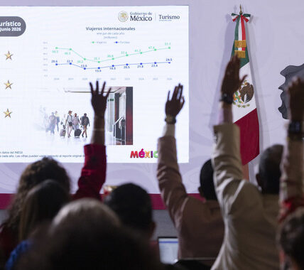 Presidenta destaca récord histórico de 51.1 millones de viajeros internacionales en primer semestre del 2026; es 7.7% más que en 2025 2 post 2026 08 13 Conferencia de prensa matutina. Palacio Nacional 08 CRM