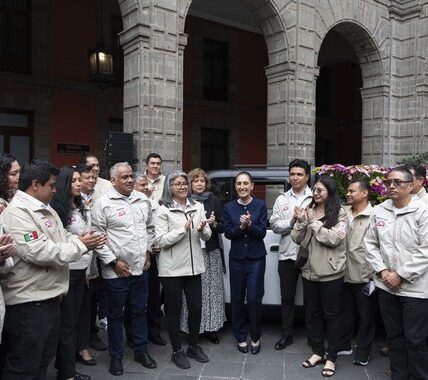 Claudia Sheinbaum presenta el minivehículo Olinia Carga; la convocatoria para su producción se publica en septiembre 2 post 2026 08 20 Conferencia de prensa matutina Palacio Nacional 32 JCB