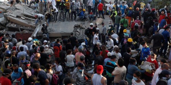 van 132 muertos colombia terremoto 13 1000x428