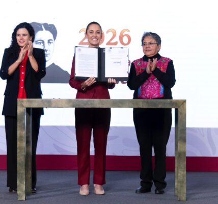 Sheinbaum firma decreto para fortalecer transparencia en el gobierno 5 whatsapp image 2026 08 04 at 82811 am 2048x1365 1