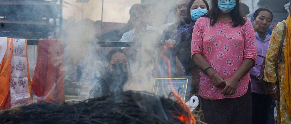 Celebran familias funerales sin cuerpos mientras Nepal busca a miles de desaparecidos 1 celebran familias funerales sin cuerpos nepal
