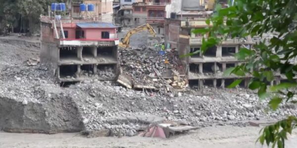 Nepal declara un día de luto tras la riada que dejó al menos mil 380 personas fallecidas y 5 mil 500 desaparecidas 11 f960x540 157948 232023 5050